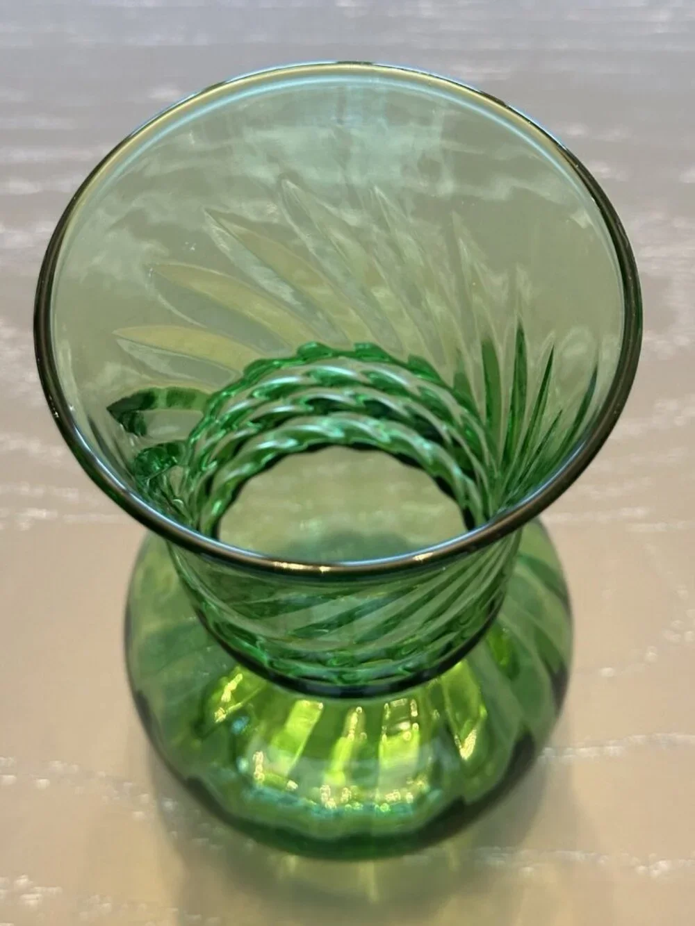 Vintage Indian Glass Vase Emerald Green Optic Swirl Rope Twist 31508 MCM 6.25